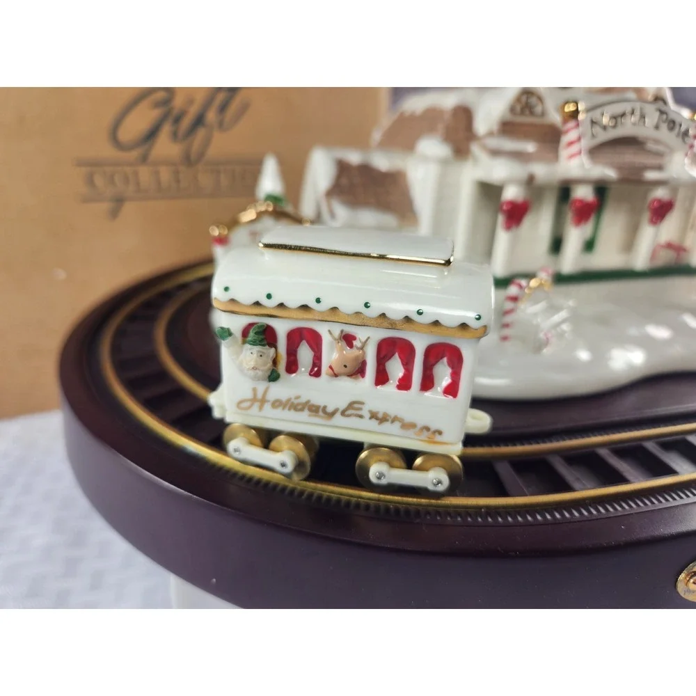 Beautiful Christmas Train HOLIDAY EXPRESS PORCELAIN Avon Collection W/ Box